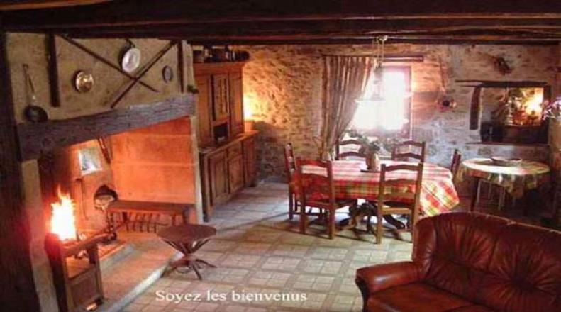 Le Fidele Panzió Saint-Chamant Kültér fotó