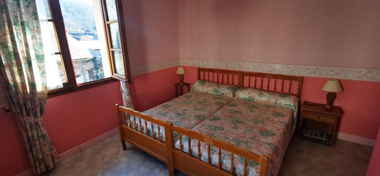 Le Fidele Panzió Saint-Chamant Kültér fotó